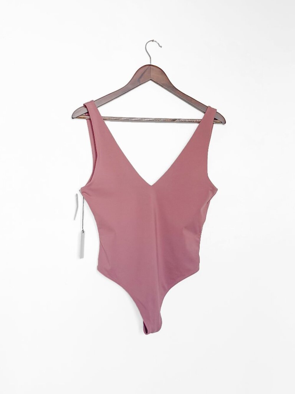 NWT Aritzia Babaton Mauve Contour V-Neck Bodysuit - SIZE L